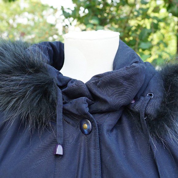 **Vintage** Navy Blue Winter Coat - Picture 4 of 9